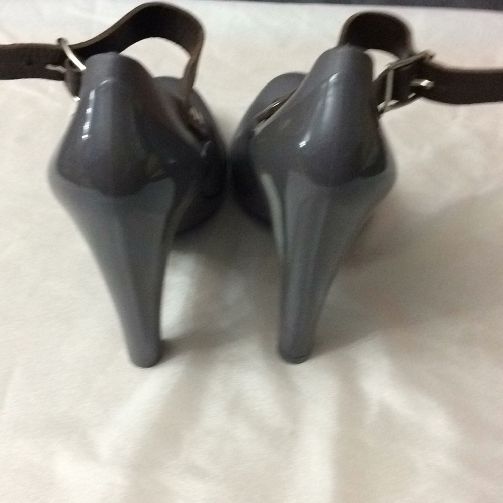 Shoes - Picture 3 of 4